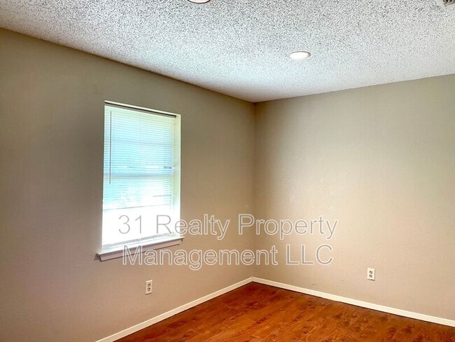 Building Photo - 8710 California Dr