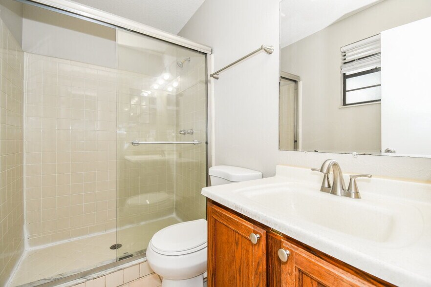 Building Photo - 8804 Falcon Trace Dr S