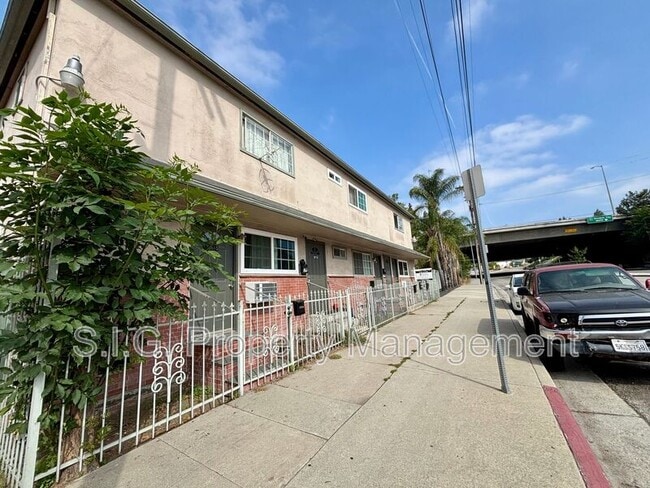 Building Photo - 3819 1/2 Verdugo Rd
