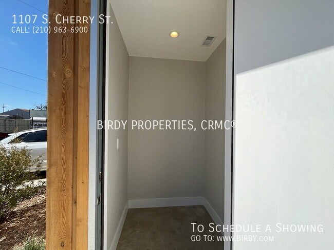 Building Photo - 1107 S Cherry St