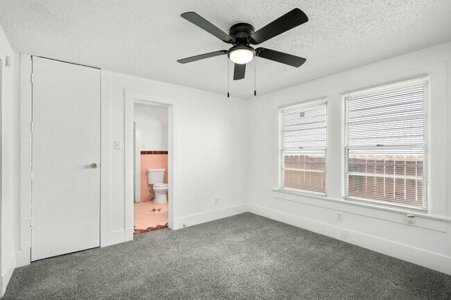 Building Photo - 904 Mansfield St