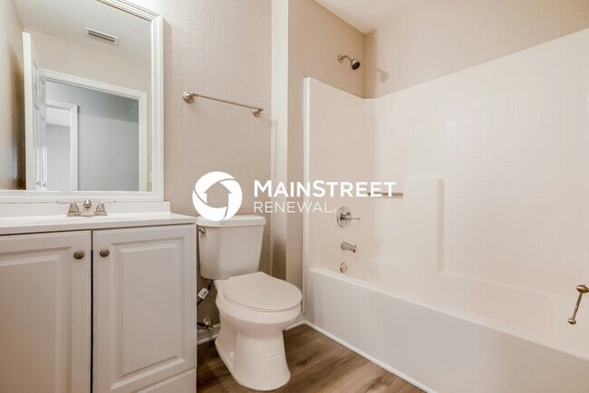 Building Photo - 3 Bedroom Pet-Friendly Home in north port,...