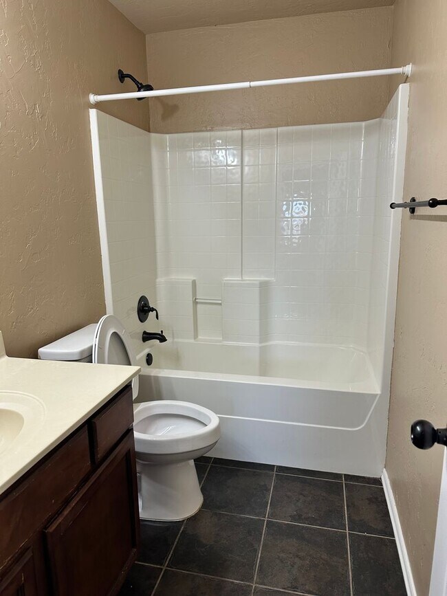 Building Photo - Beautiful home located in the Waterstone area! NO PETS!