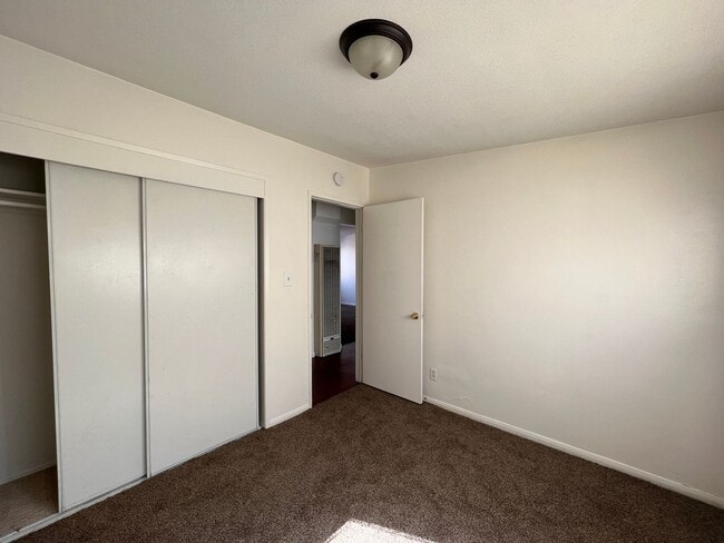 Building Photo - 608 E Fredricks St
