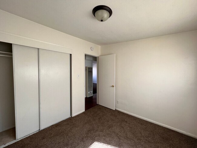 Building Photo - P160
