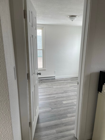 Building Photo - 215 W 2nd St