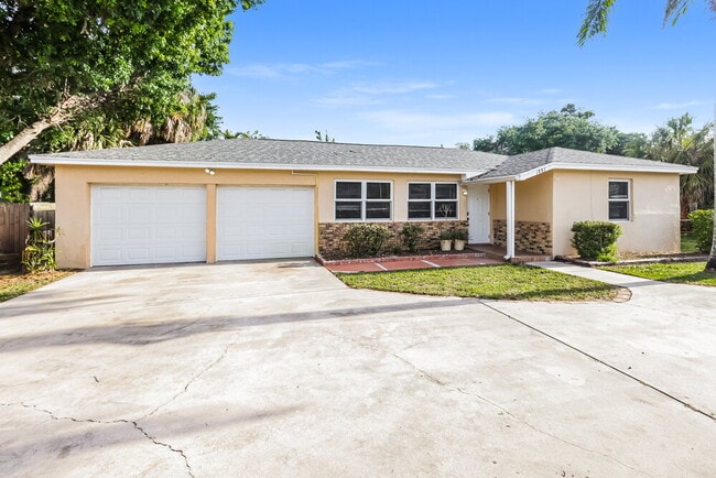 Building Photo - 1887 Sunset Pl