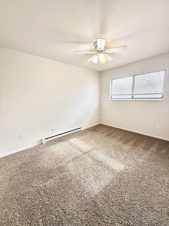 Building Photo - 3101 Azalea Dr