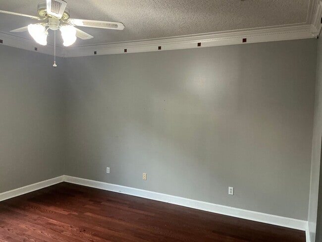 Building Photo - Beautiful Home!