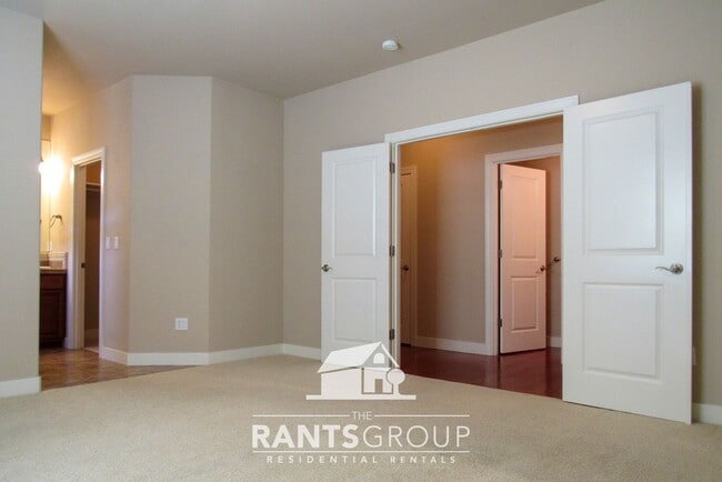 Building Photo - Spacious Single-Family Home in Olympia’s I...