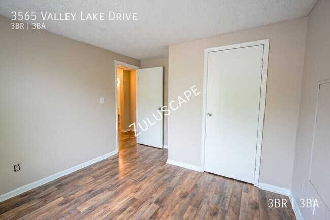 Building Photo - 3565 Valley Lake Dr