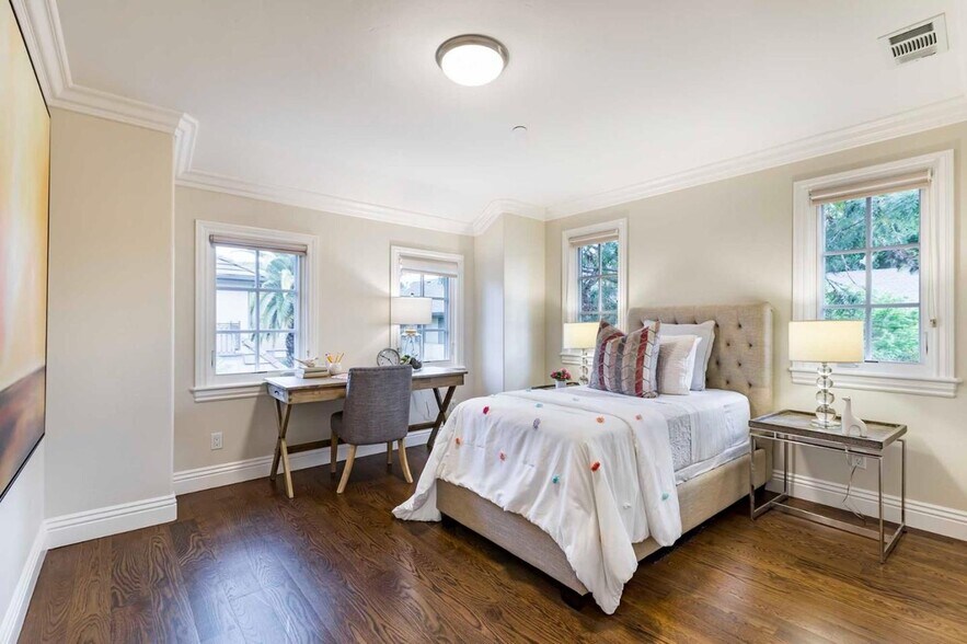 Building Photo - 140 Tennyson Ave