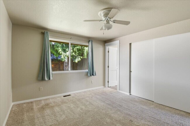 Building Photo - 3bd/2ba Granite Falls Home