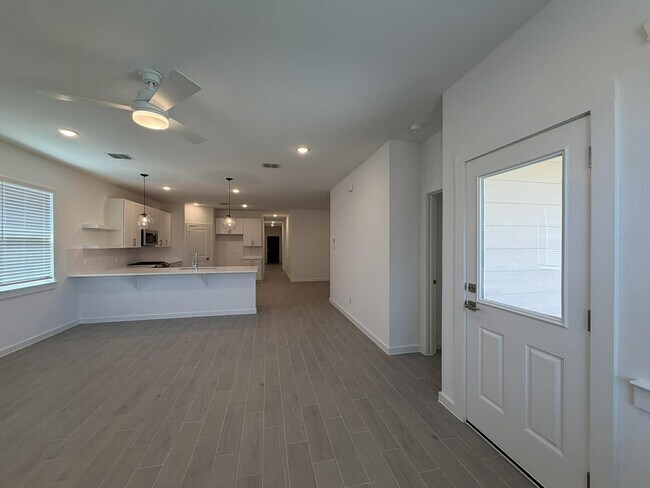 Building Photo - 8338 Bay Oaks Dr