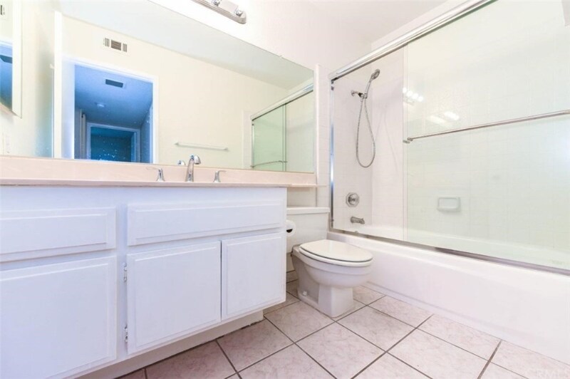 Building Photo - 123 Oxford