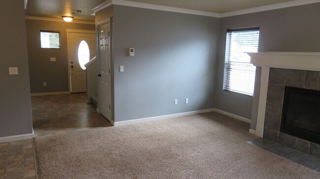 Building Photo - 1577 Burnside Pl