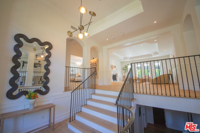 Building Photo - 3685 Benedict Canyon Ln