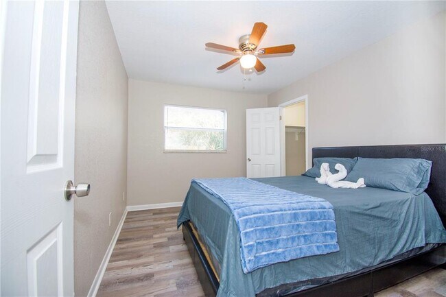 Building Photo - 1504 Hallam Dr