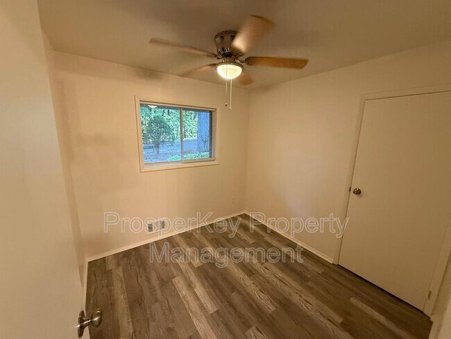 Building Photo - 1159 Tamarack Trail