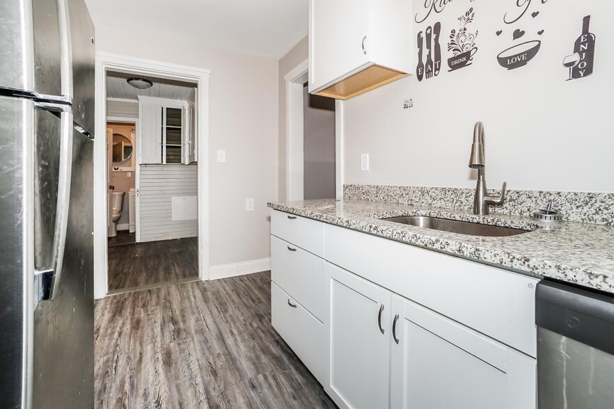 Building Photo - 19431 Tyronne Ave