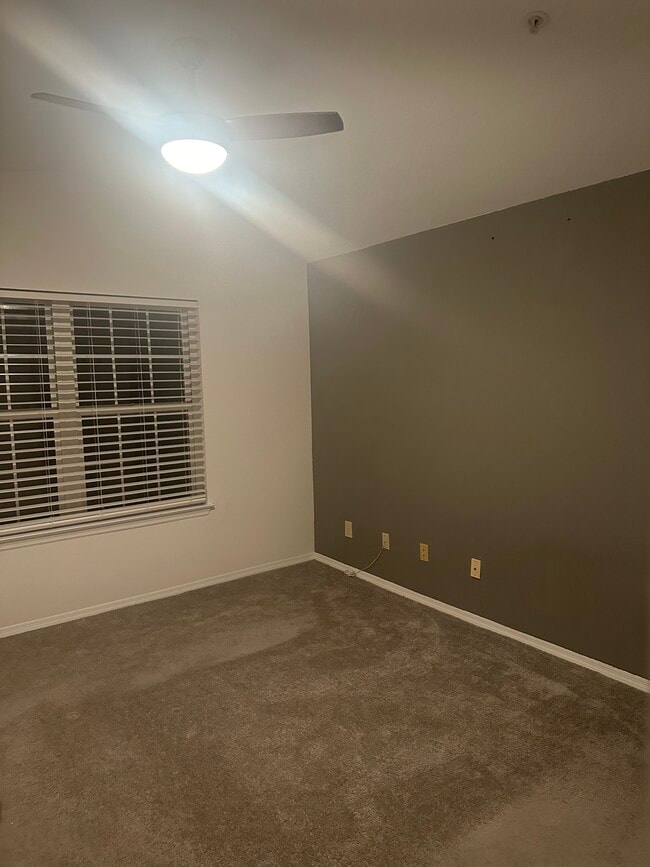 Building Photo - 13810 Sutton Park Dr N
