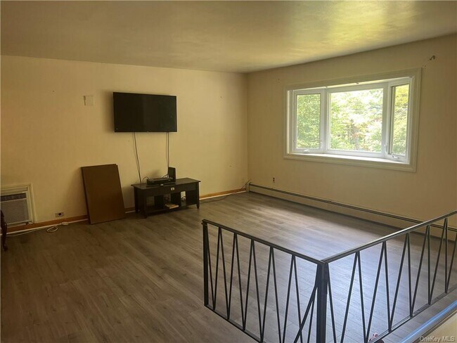 Building Photo - 548 Westfield Dr