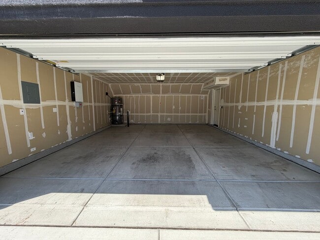 Building Photo - Beautiful New Home for rent in Tulare!