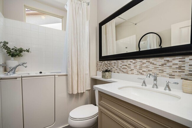 Building Photo - 51234 Longmeadow St