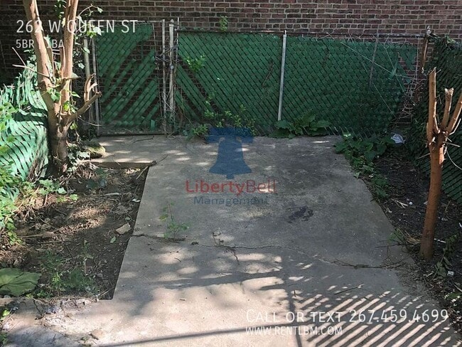 Building Photo - 262 W Queen Ln