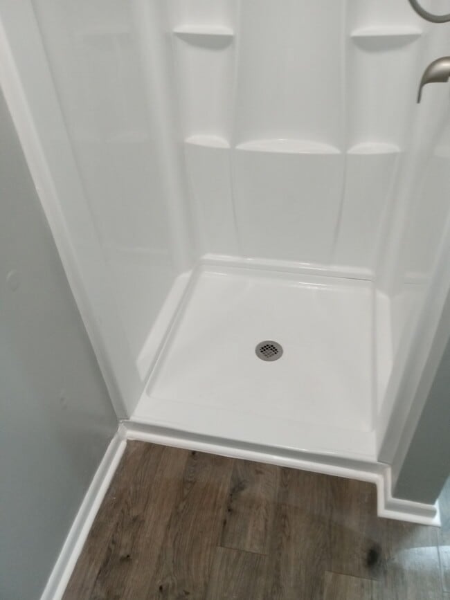Shower - 1041 W 10th St
