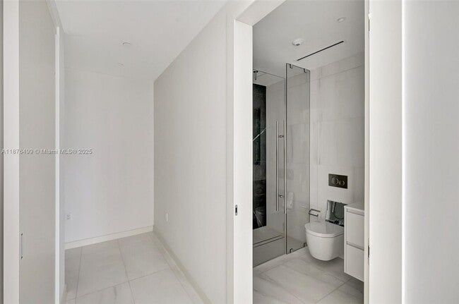 Building Photo - 300 Biscayne Blvd Way