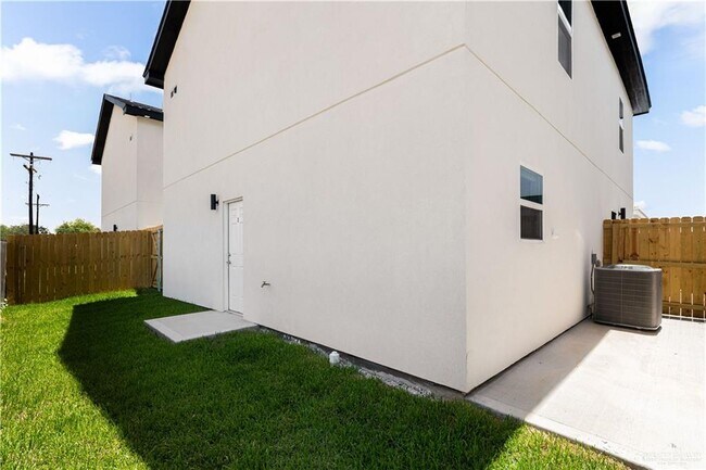 Building Photo - 2409 E Viviana St
