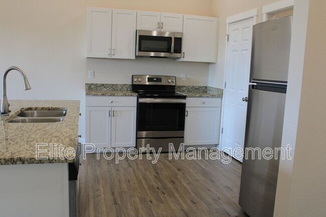 Building Photo - 318 W Coral Dr