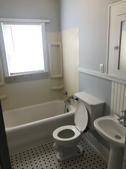 Bathroom - 531 E 28th St