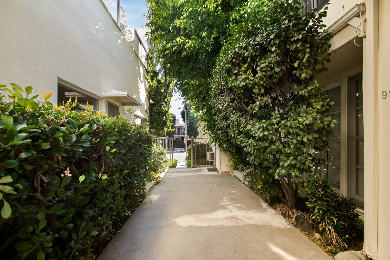 Building Photo - 9910 Robbins Dr