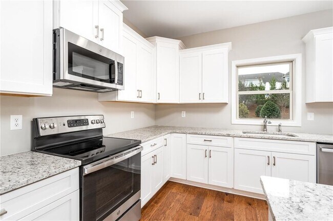 Building Photo - 3260 Academy Dr