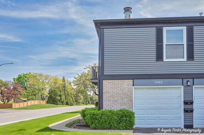 Building Photo - 1402 W Inverrary Ln