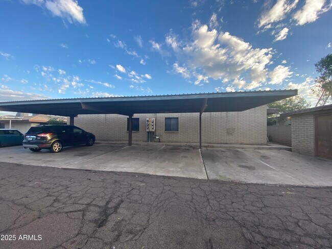 Primary Photo - 416 W Pebble Beach Dr