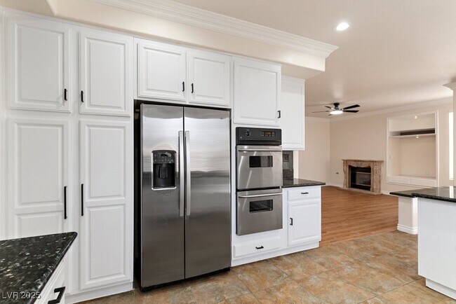 Building Photo - 8594 Lambert Dr
