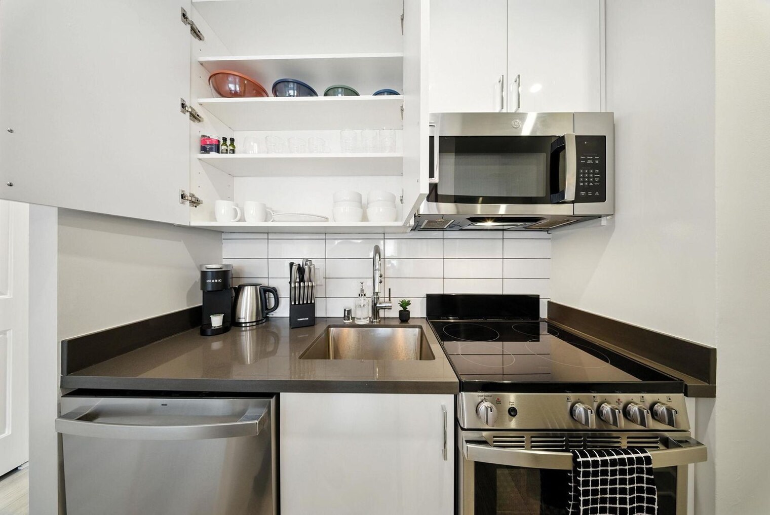 Building Photo - 899 Pine St