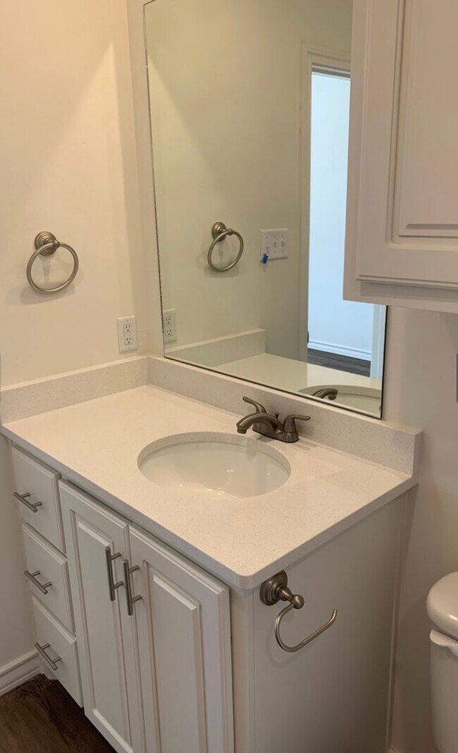Building Photo - Brand new open concept quartz countertops