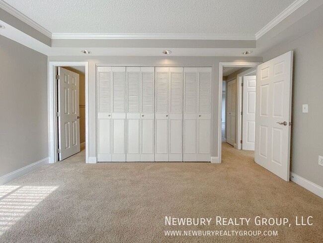 Building Photo - 530 N Main St