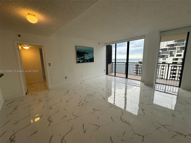 Building Photo - 540 Brickell Key Dr