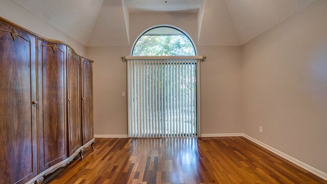 Building Photo - 4 BR / 2.5 BA – RARE FIND IN ROCKY BAYOU