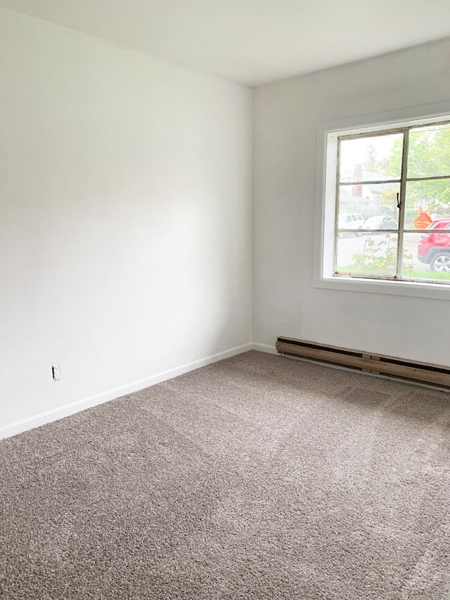 Building Photo - Amazing Remodeled 2 bd in Sellwood/Morelan...