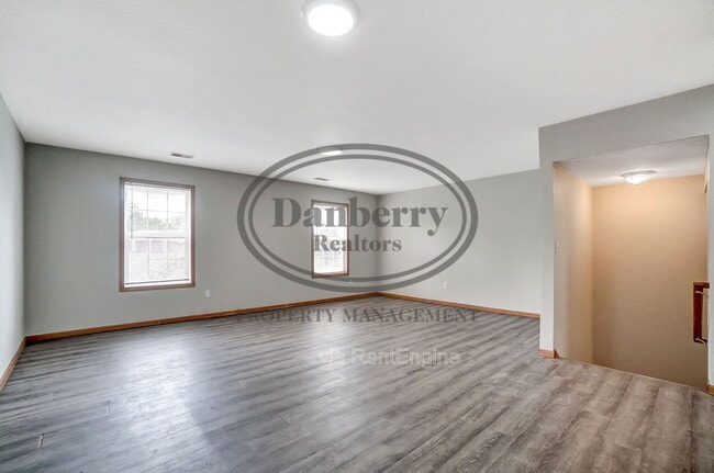 Building Photo - 1115 N Byrne Rd