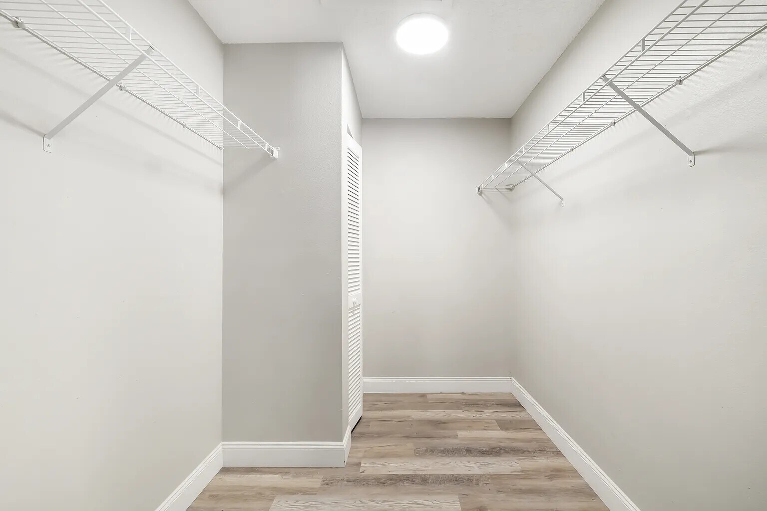 Building Photo - 928 Laurel Ave