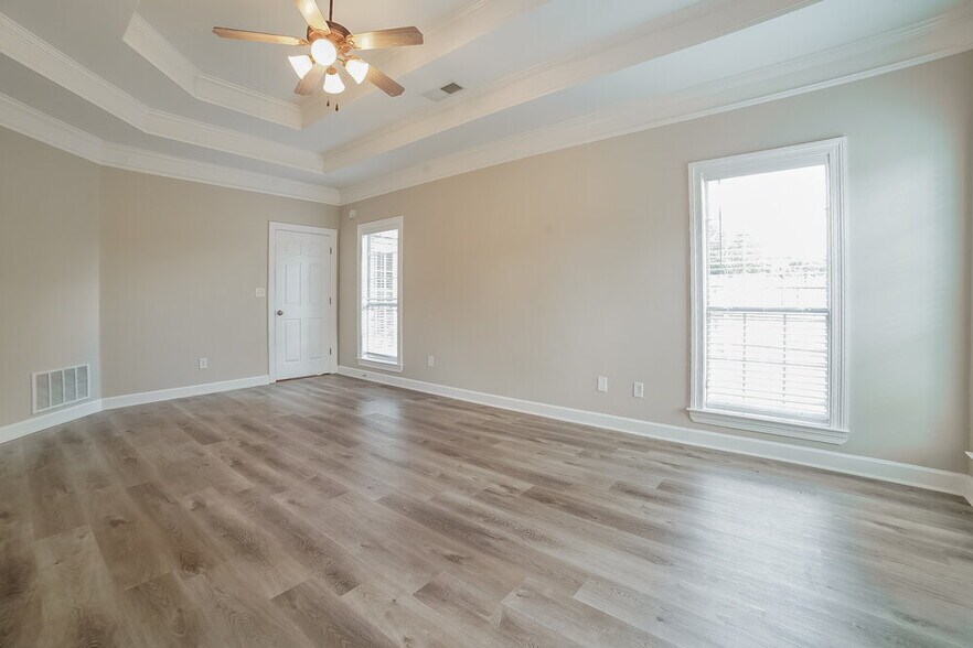 Building Photo - 2875 Liverpool Ln