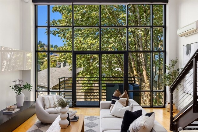 Building Photo - 1Bd/1.5Ba Seattle Condo