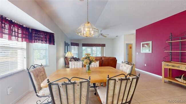 Building Photo - 761 W Sunbird Path